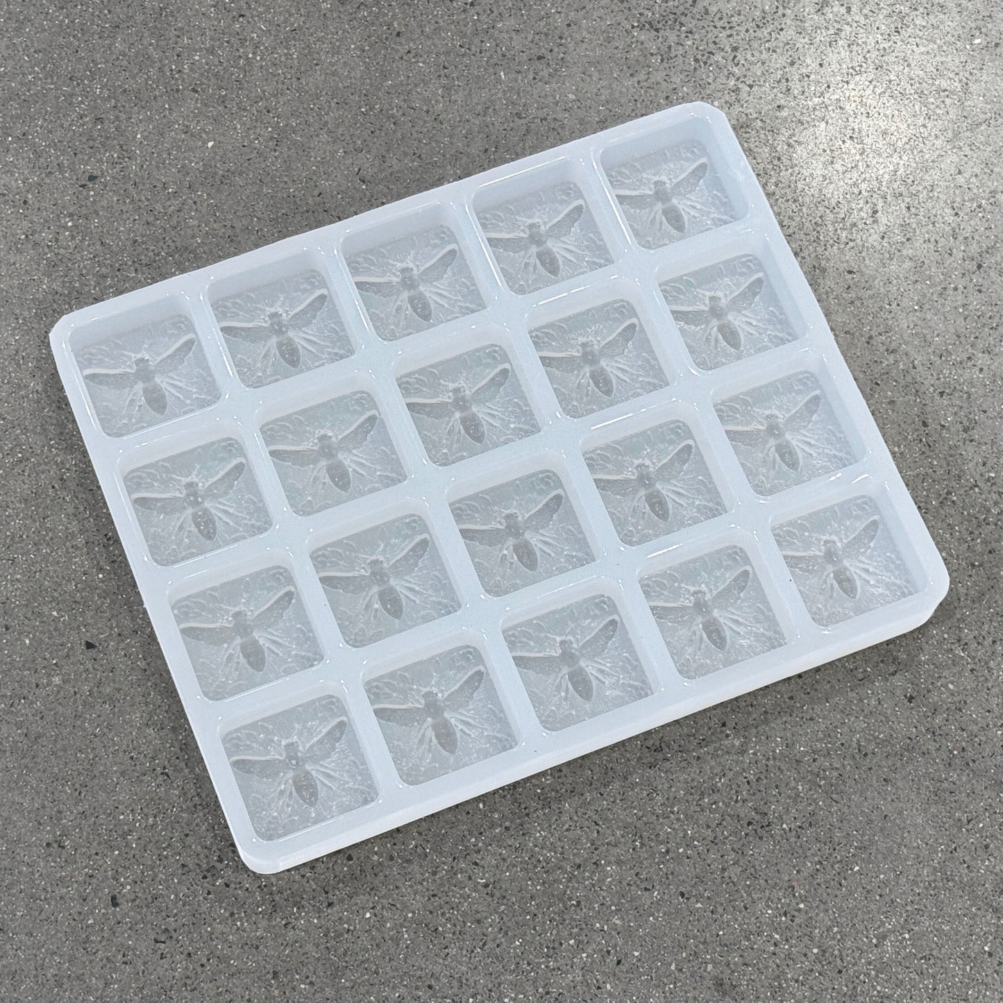 20 Bar Honey Bee 1 Silicone Guest Soap Mold