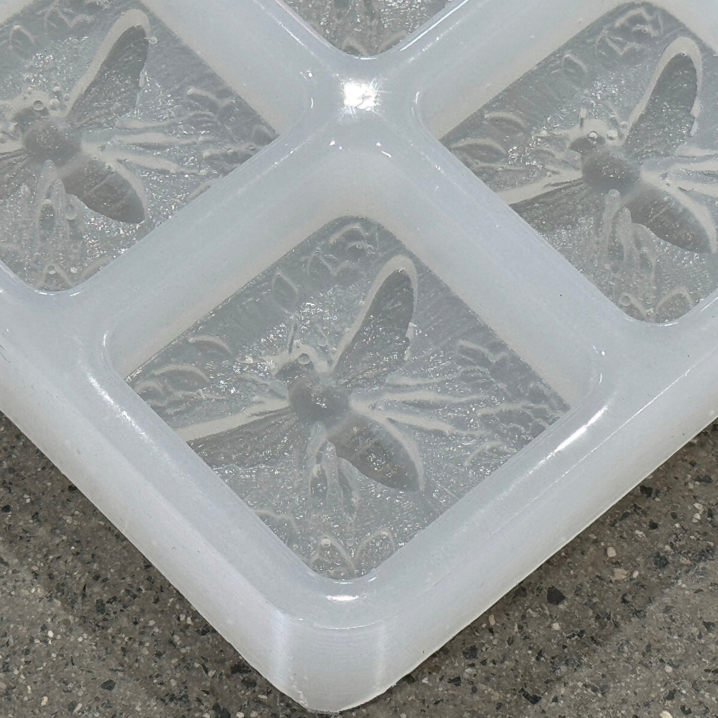 20 Bar Honey Bee 1 Silicone Guest Soap Mold